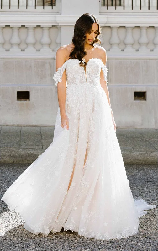 1321 Mermaid Style Gown