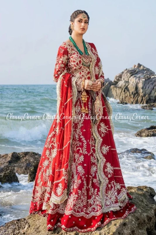 Red Golden Silk Embellished Bridal Wear Lehenga Knitted unclassified dresses